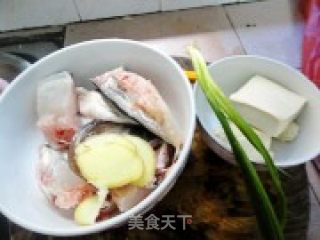 鱼头豆腐汤的做法步骤：1