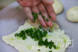 【蒲芯厨房】自制葱油饼的做法步骤：6