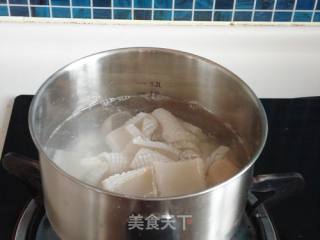芫爆鱿鱼卷的做法步骤：4