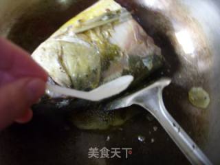 明目补钙---------鱼头豆腐枸杞浓汤的做法步骤：4