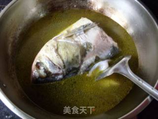 明目补钙---------鱼头豆腐枸杞浓汤的做法步骤：5