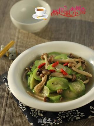 蟹味菇炒丝瓜的做法