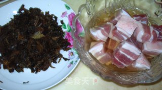 梅菜烧肉的做法步骤：1