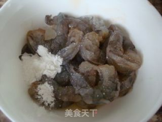 让你变得“美美的”——西兰花腰果炒虾仁的做法步骤：2