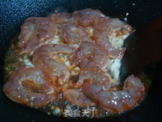 让你变得“美美的”——西兰花腰果炒虾仁的做法步骤：5