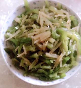 土豆营养成分非常全面，营养结构也较合理，青椒维生素C含量丰富具有解热、镇痛、增进食欲，防癌得功效