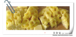 冰糖菠萝的做法步骤：2