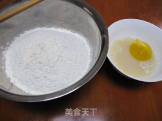 小文子出品~！【DIY火腿双层披萨】的做法步骤：2