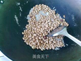 盐炒花生的做法步骤：6