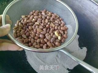 盐炒花生的做法步骤：9
