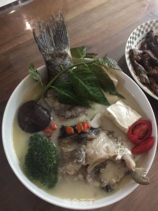 鲫鱼豆腐菌汤的做法