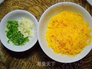 蒜香南瓜饼的做法步骤：2