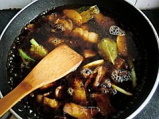 笋干红烧肉的做法步骤：11