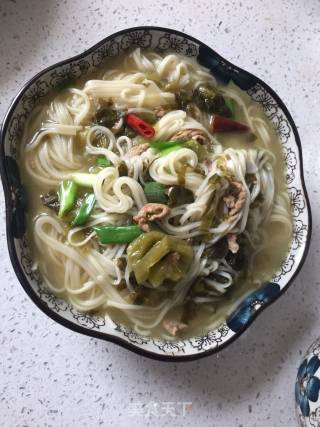 酸菜肉丝面（牛肉）的做法