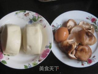 香菇鸡蛋炒馒头的做法步骤：1
