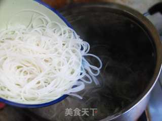 暖暖胃，暖暖心——快手版麻辣鸡汤米线的做法步骤：4