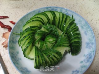 拉丝黄瓜的做法步骤：2