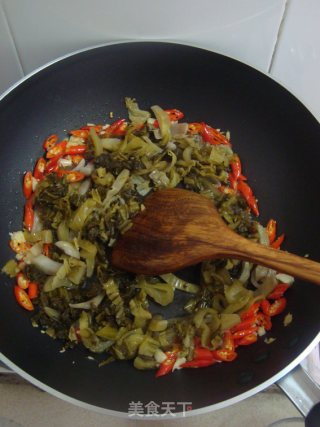 酸菜炒肉丝的做法步骤：4