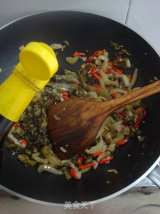 酸菜炒肉丝的做法步骤：5