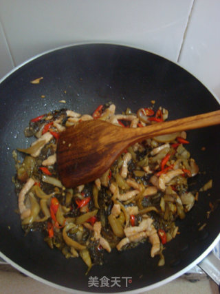 酸菜炒肉丝的做法步骤：8