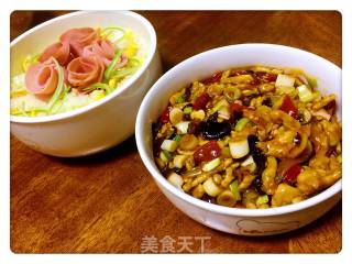 上班族盒饭系列-鱼香肉丝+火腿玫瑰蛋炒饭的做法
