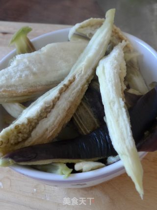 一字解决茄子菜油腻问题——清爽酱烧双茄的做法步骤：1