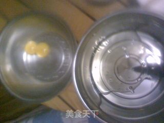 戚风蛋糕—初战告捷的做法步骤：2