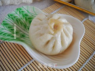 大葱鲜肉包的做法步骤：8