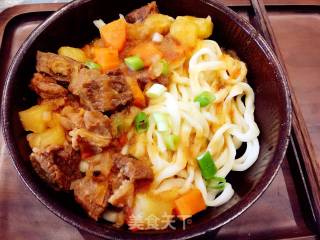 红汁牛肉土豆面的做法