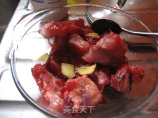 菌菇煲排骨的做法步骤：2