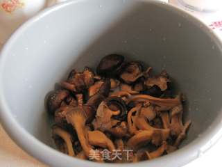 菌菇煲排骨的做法步骤：7