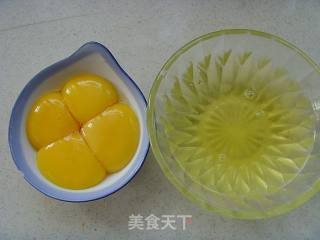 抹茶蜜豆卷的做法步骤：1