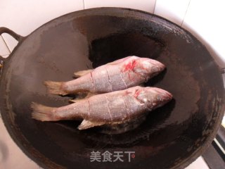 糖醋鲈鱼的做法步骤：5