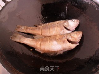 糖醋鲈鱼的做法步骤：6