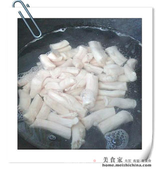 香菇烩牛骨髓的做法步骤：3