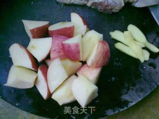 苹果烧鸡腿的做法步骤：3