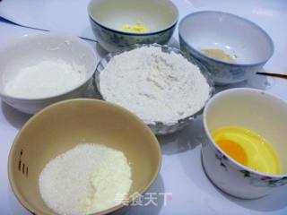 【怡汝烘焙】第一次的面包---花样豆沙面包的做法步骤：1
