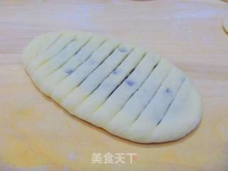 【怡汝烘焙】第一次的面包---花样豆沙面包的做法步骤：12