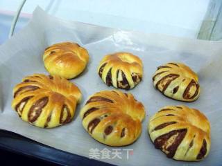 【怡汝烘焙】第一次的面包---花样豆沙面包的做法步骤：17