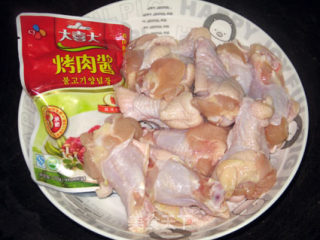 酱香烤鸡翅的做法步骤：1