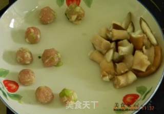 香菇丝瓜肉丸汤的做法步骤：3