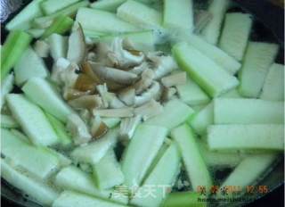 香菇丝瓜肉丸汤的做法步骤：7