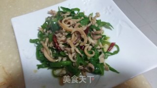 青椒炒墨鱼丝的做法