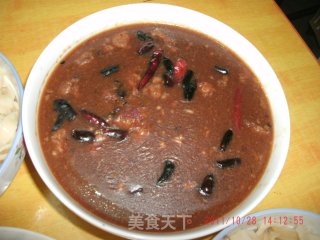 酱香牛肉辣酱面的做法步骤：1