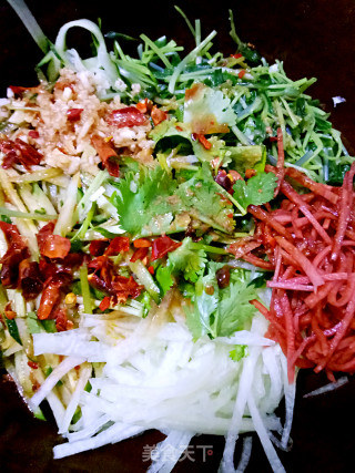 绿豆芽苗西瓜皮凉菜的做法
