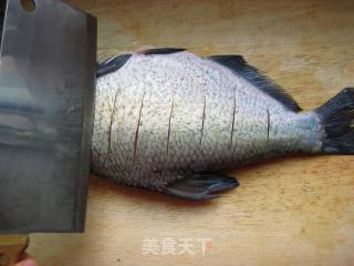 适合新手宴客的海鲜菜—豉椒武昌鱼的做法步骤：2