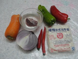 五彩缤纷—蚝油牛肉乌冬面的做法步骤：1