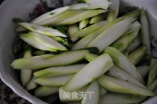 ＸＯ酱炒海鲜乌冬面的做法步骤：2