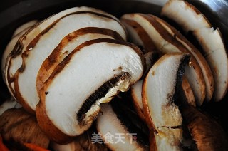 ＸＯ酱炒海鲜乌冬面的做法步骤：3