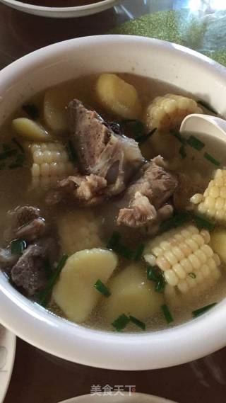 土豆筒骨汤的做法